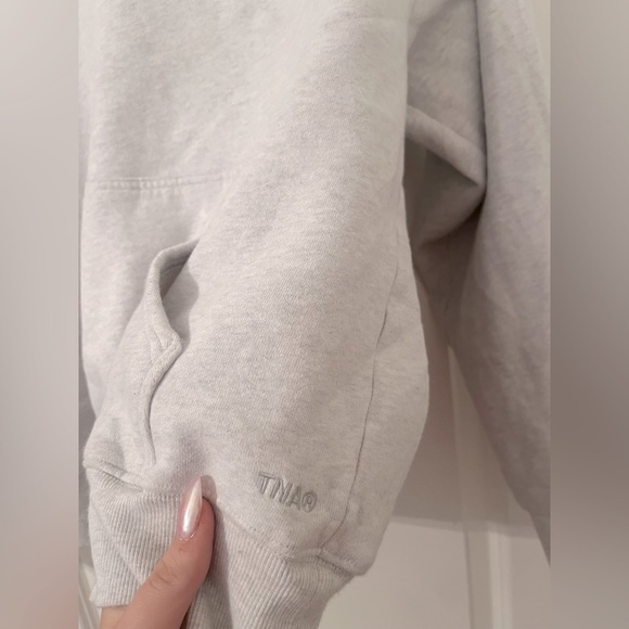 Aritzia hoodie light grey - Picture 2 of 3